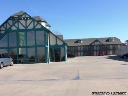 Stratford House Inn Edmond Exterior photo